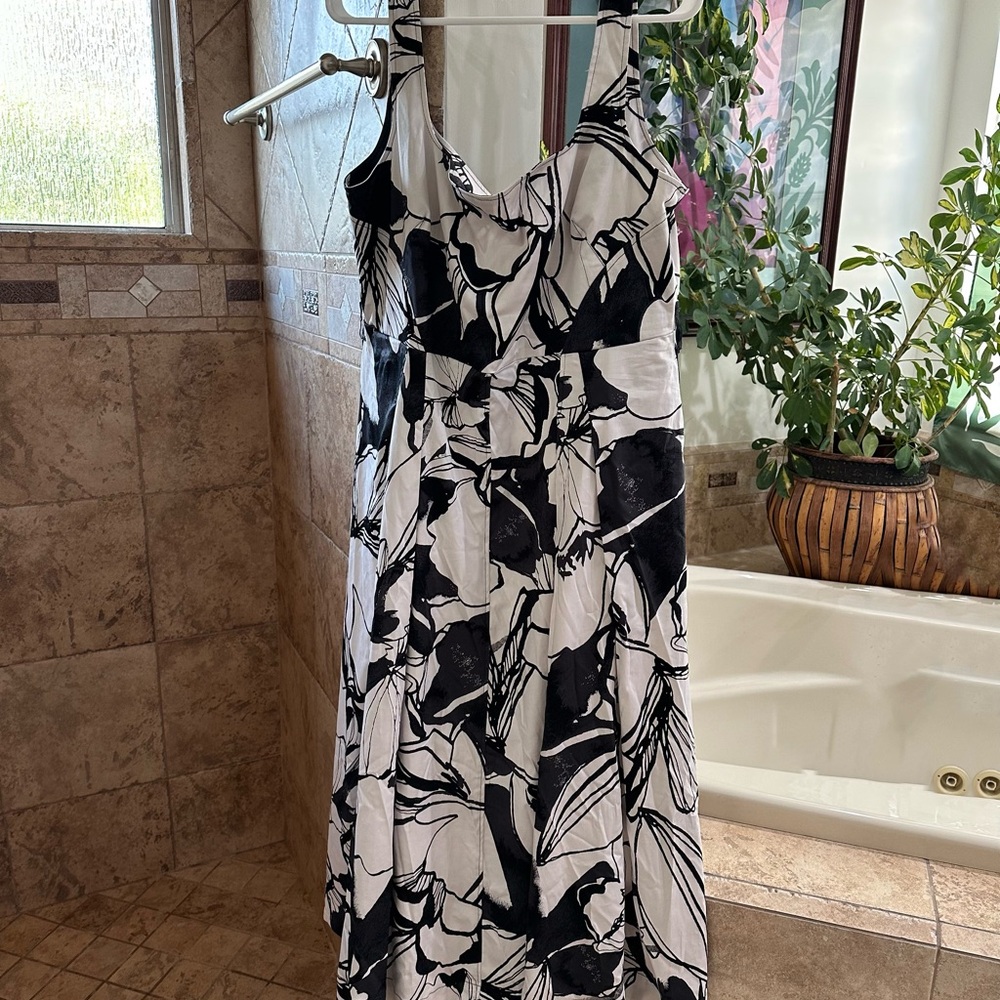 Donna Karan New York Black & White Floral Belted Maxi Dress- Plus Size - Picture 9 of 16
